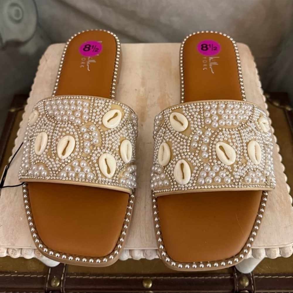 RESERVED ⚡️Nicole Miller Sandals - 8.5